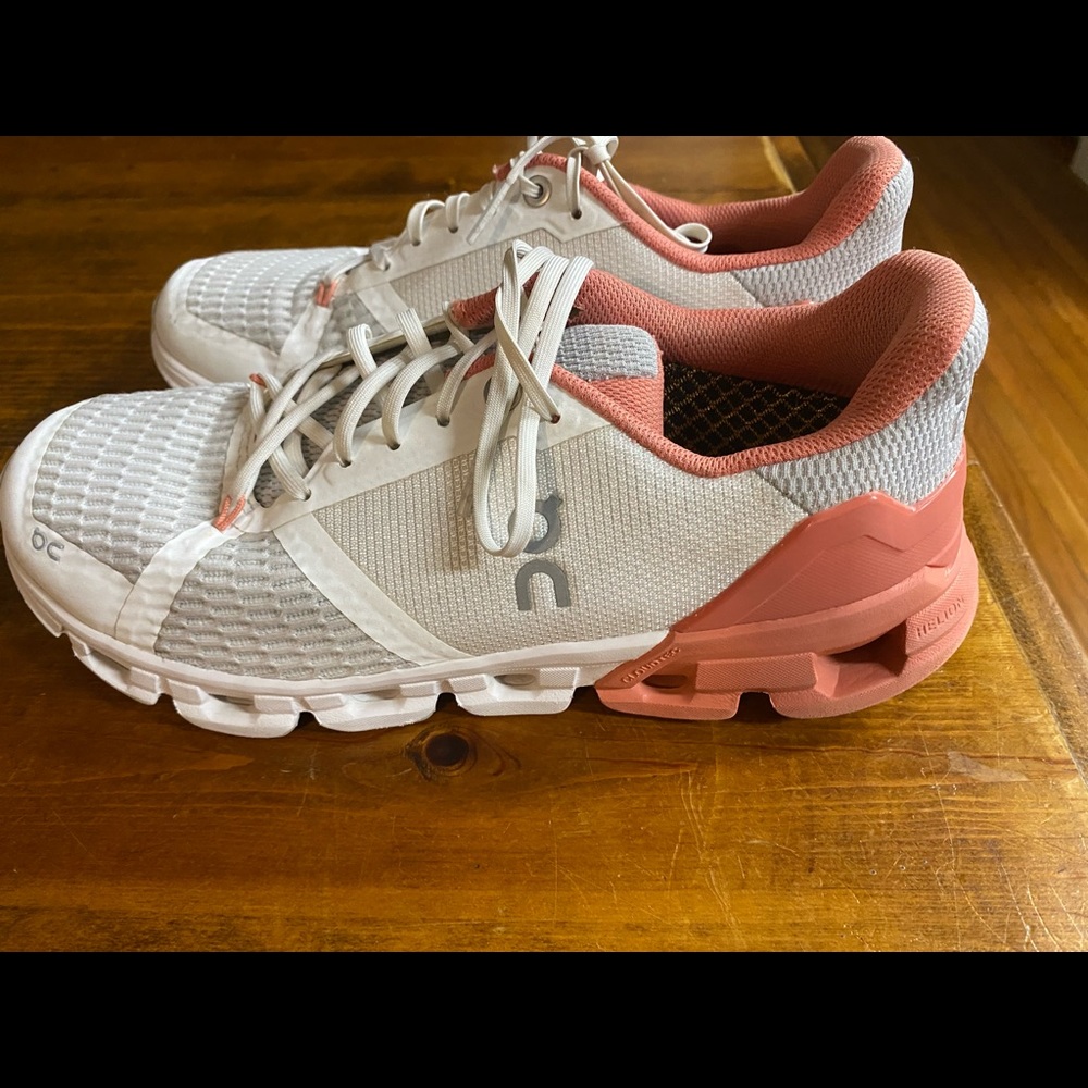 On running cloud shoes